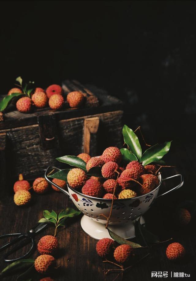 枝采摘期遇灾这套抢收护果法快收好CQ9电子平台台风逼近！粤西荔(图1)