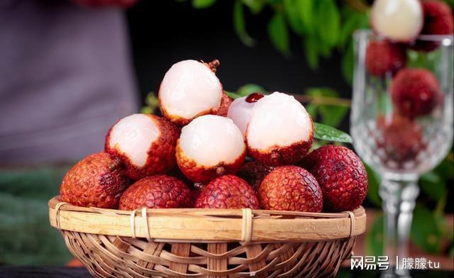 枝采摘期遇灾这套抢收护果法快收好CQ9电子平台台风逼近！粤西荔(图5)